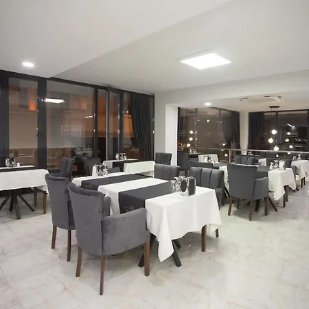 Pelit Park Hotel *